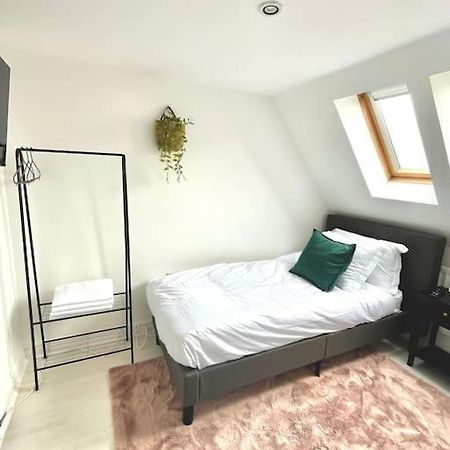 High-End 2 Bed Maisonette In Beaulieu Park Broomfield  エクステリア 写真