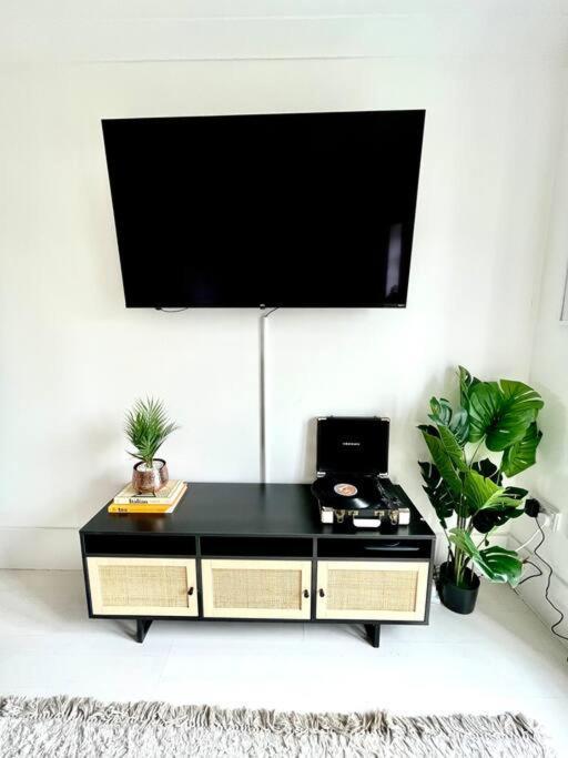 High-End 2 Bed Maisonette In Beaulieu Park Broomfield  エクステリア 写真